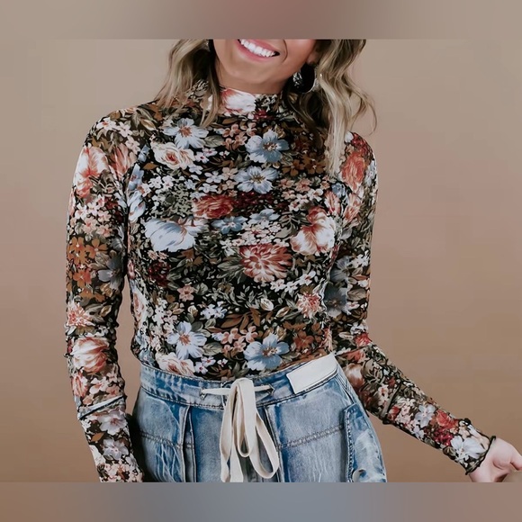 Floral Long Sleeve Mesh Top size Small 🌸 - Picture 5 of 6